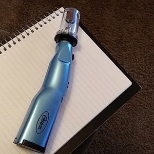 Dog nail clipper with batteries